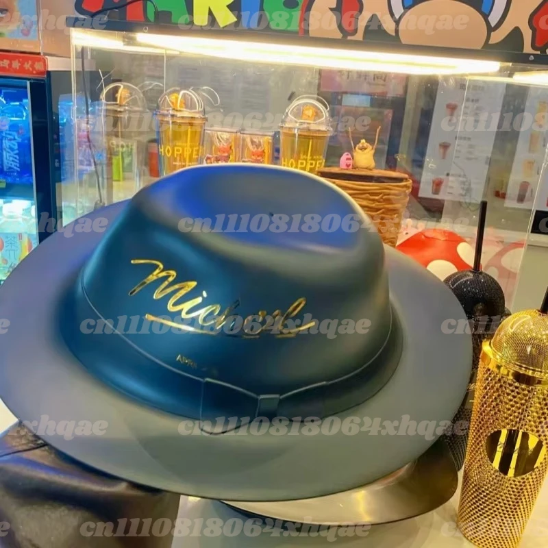 Neu auf Lager: Original Michael Jackson Wasserbecher in Mikrofonform, Kreatives Sammlerstück und Geschenk für Musikfans Image