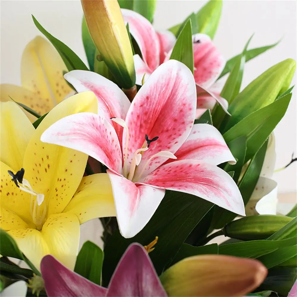 Künstliche Lilie Hochzeitsdekoration Künstliche Pflanzen Künstliche Blume Zwei Blüten und Eine Knospe Künstliche Lilie Tischdekoration für Zuhause Image