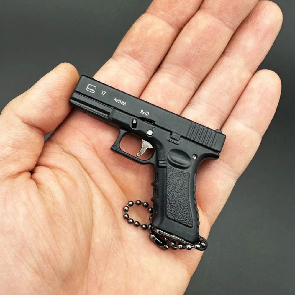 1:3 Maßstab G17 Komplettset Metall-Schlüsselanhänger - Mini Taktischer Anhänger mit Abnehmbarem Schaft, Militärisches Sammlerstück Geschenk für Männer Image