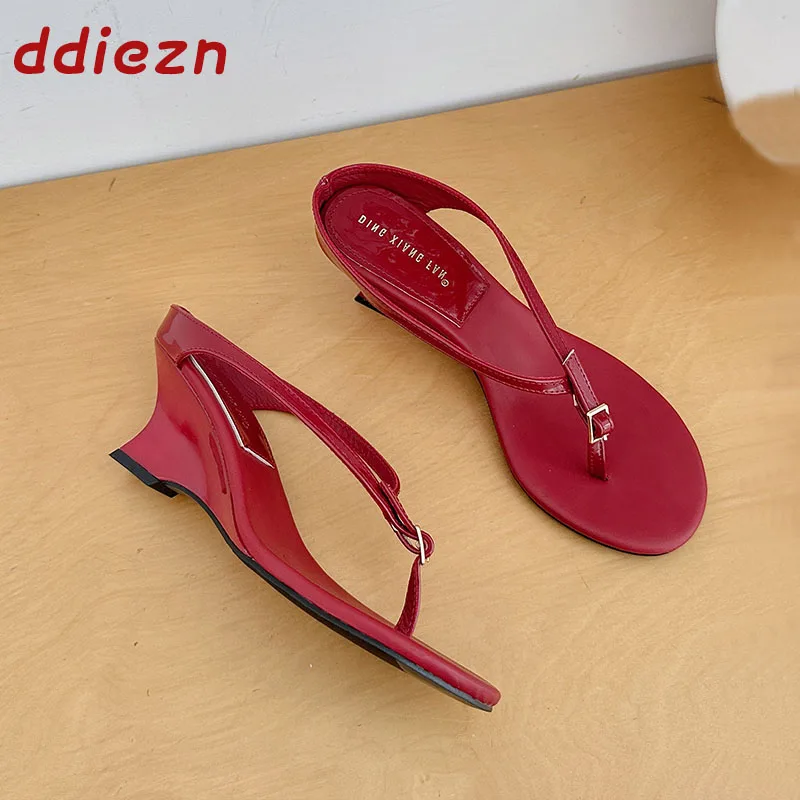 Neue modische Keilabsatz-Slipper für Damen – rutschfeste, bequeme Sommer-Strand-Slides, sexy Damen-Sandalen mit Absatz, Keilabsatz-Schuhe