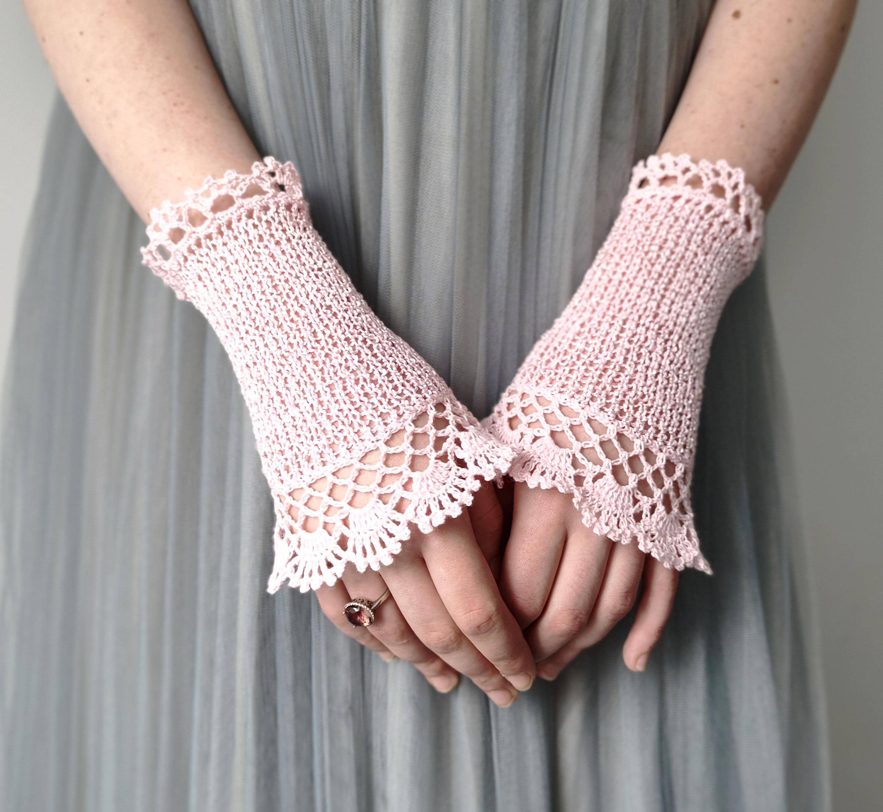 Guanti rosa all'uncinetto, guanti da sposa in pizzo, guanti estivi senza dita, guanti da matrimonio, guanti da sposa con rose, guanti vittoriani, scal