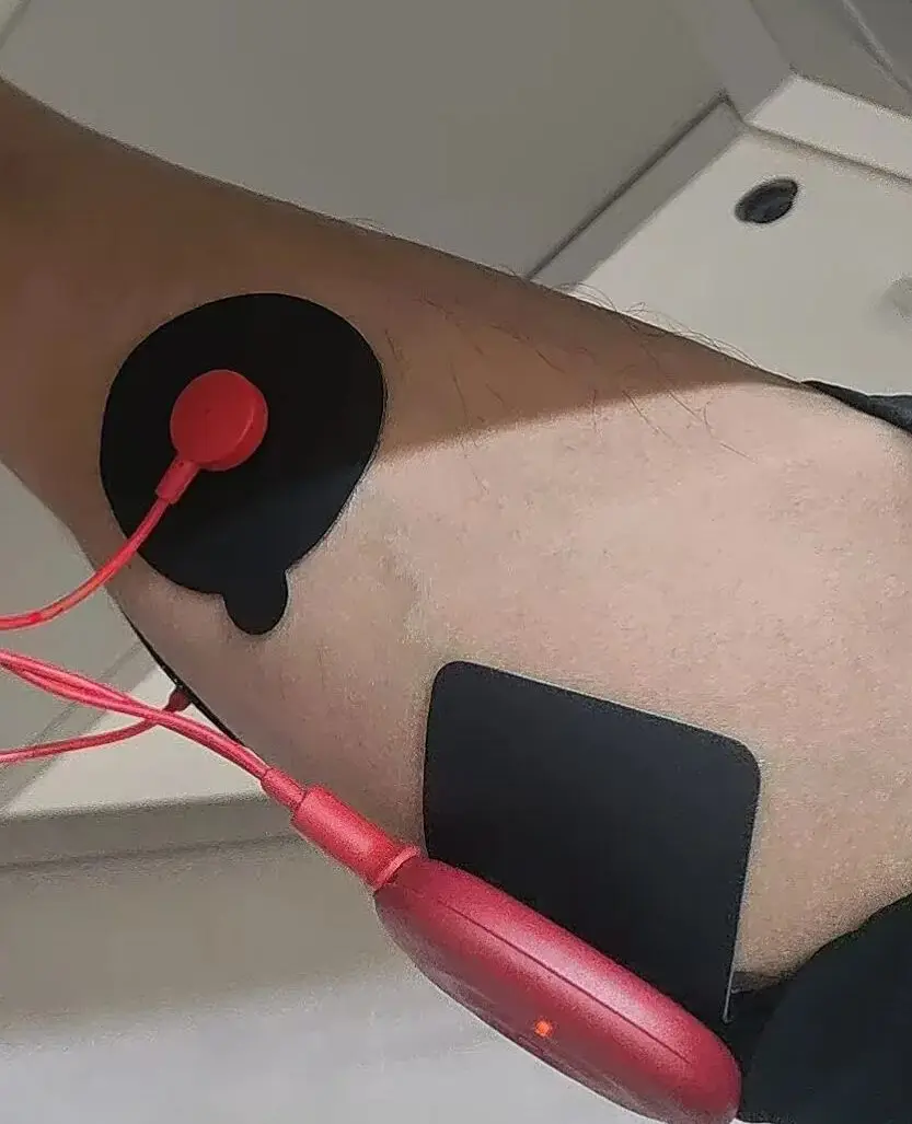24 Stück (2 Sets) schwarze Ersatz-Elektrodenpads mit magnetischer Schnalle für Tens EMS Muskelstimulationsmassagegerät PowerDot 2.0 Image