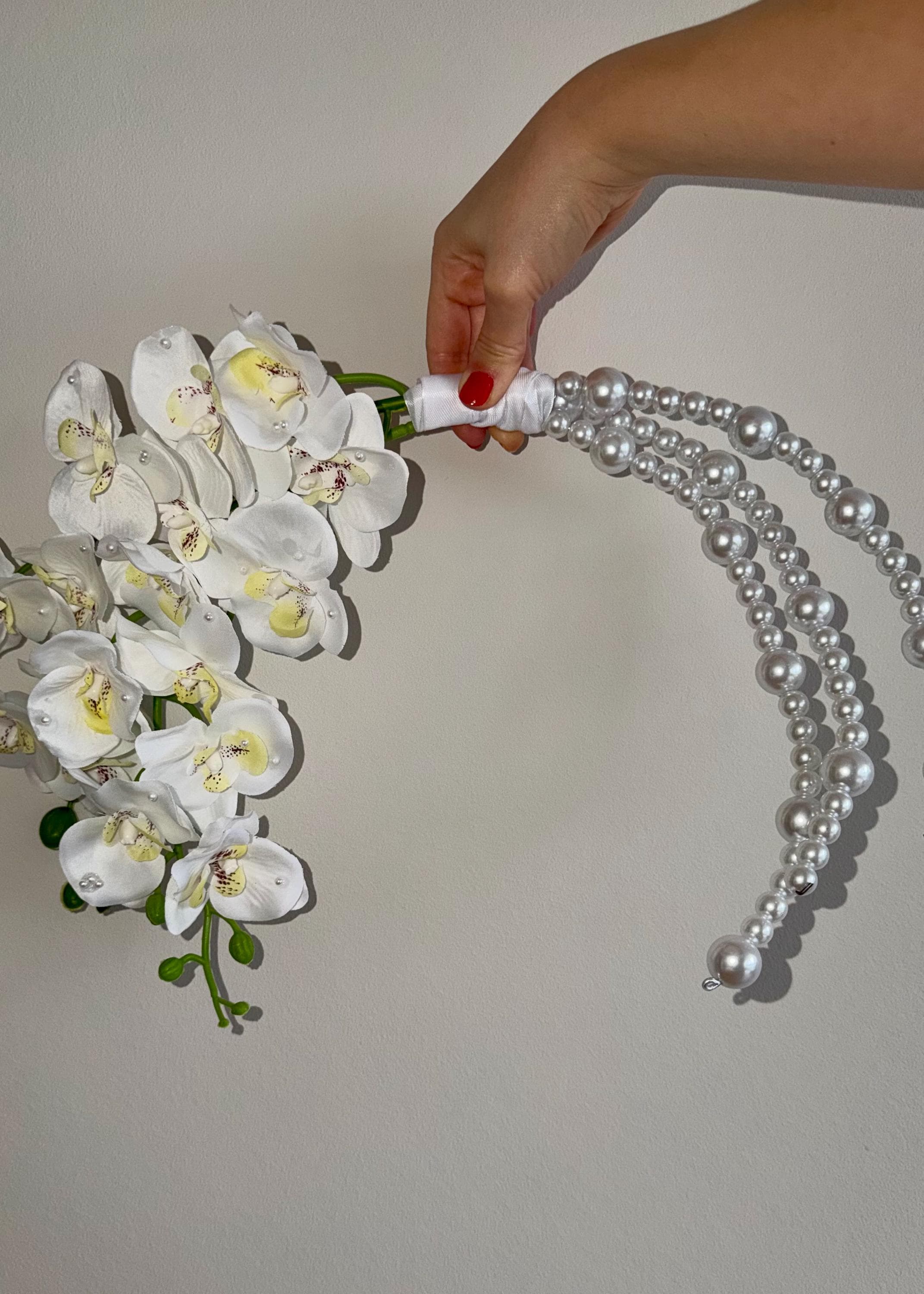 Bouquet da sposa con orchidee e perle, bouquet da sposa di lusso, orchidee realistiche, bouquet da sposa moderno ed elegante, alternativa di lunga dur