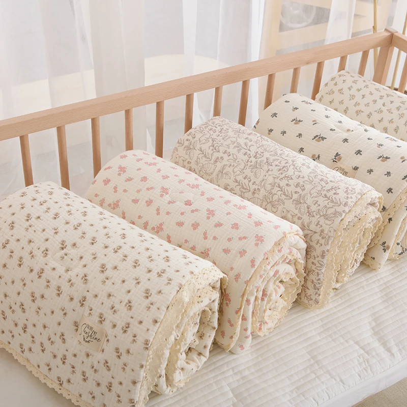 Frühling Sommer Baby Tröster Weiche Baumwolle baby quilt Gaze Stepp Decke für Neugeborene Blumen Druck Kindergarten Kinder Bettwäsche Image