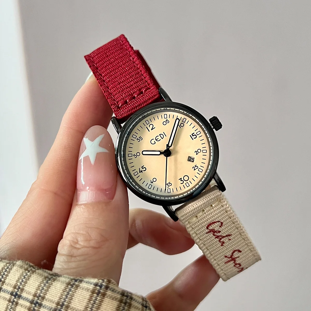 Herrenuhr Sport Licht Luxus Einfache Exquisite Studentenuhr Wasserdicht Paar Damenmode Quarzuhr Armbanduhren Image