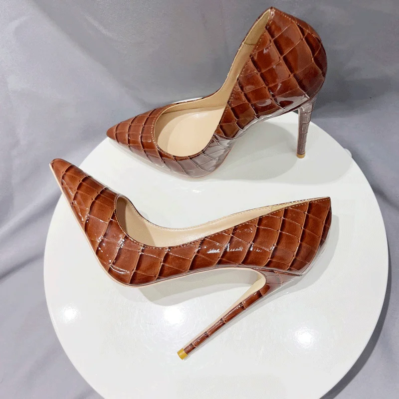Tikicup Braune Damen-Schuhe mit Krokodil-Effekt, sexy spitze Zehen-High-Heel-Schuhe, Übergröße 33–46, Slip-On-Stiletto-Pumps für Abendkleider