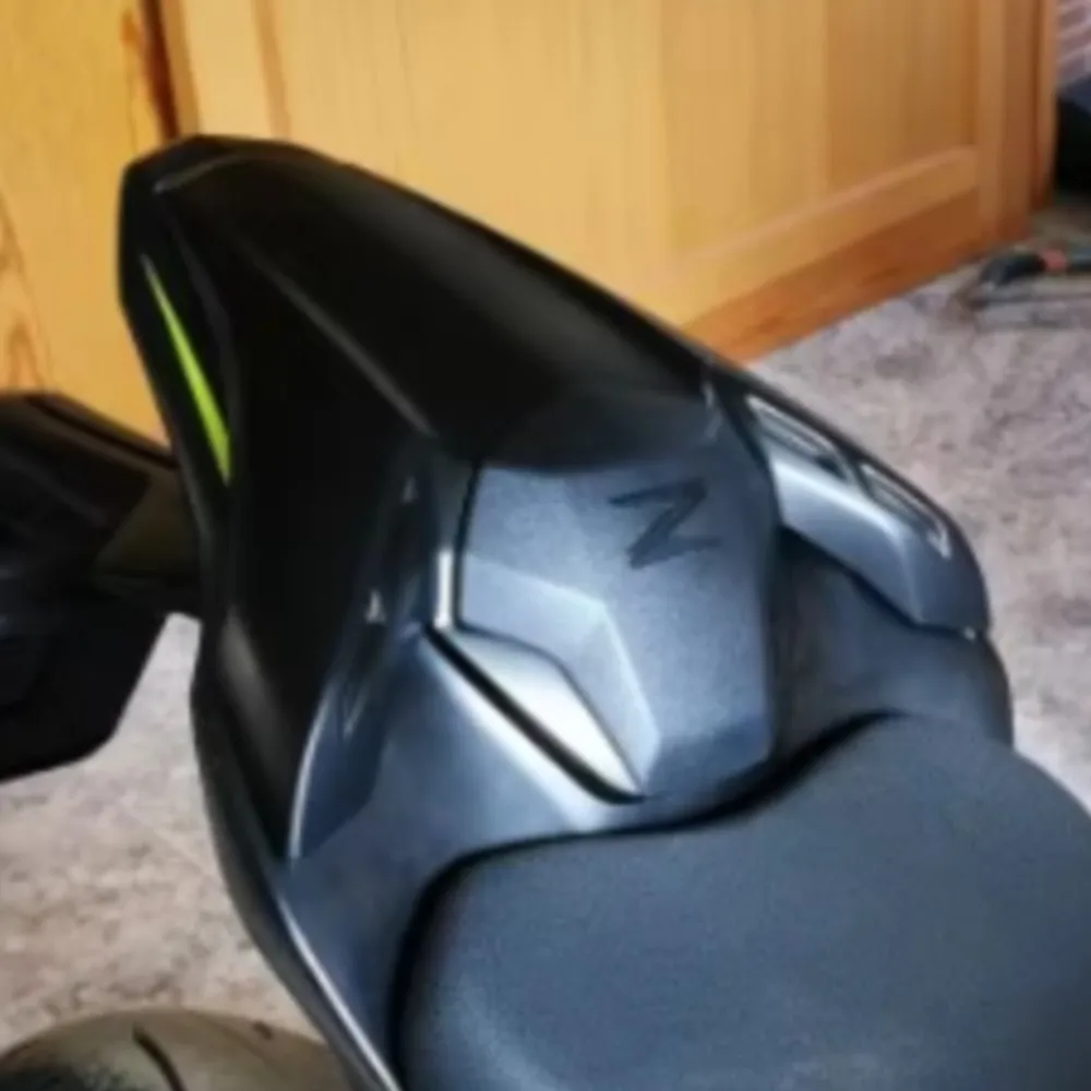 Coprisedile Posteriore in Plastica per Passeggero per Kawasaki Z900 SE Z900 ABS Z900 2017-2019 2020 2021 2022 2023 Accessori Moto