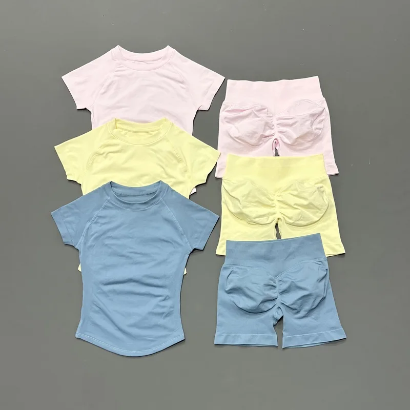 Ensemble de sport 2 pièces pour femme : haut sans couture à manches courtes et short push-up pour l'entraînement, le fitness, la course, le yoga et le sport