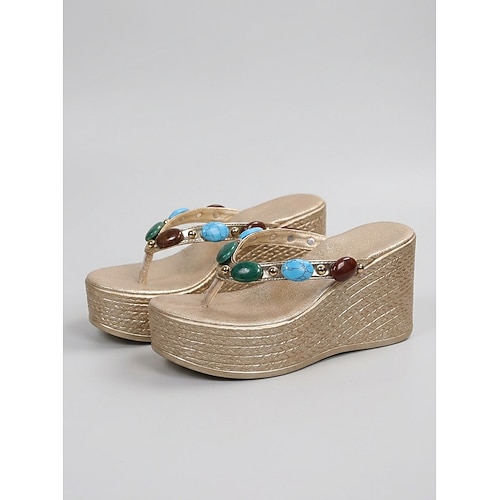 Goldene Keilsandalen für Damen – glamouröse Kreuzfahrtsandalen mit farbenfrohen Edelsteinanhängern Geflochtene Plattform für luxuriöse Kreuzfahrten, abendliche Spaziergänge an Deck Inselausflüge Image