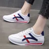 Turnschuhe Frauen Neue Sportschuhe frauen Kleine Weiße Schuhe Mode Komfort Turnschuhe Alle-spiel Leichte Casual Laufschuhe