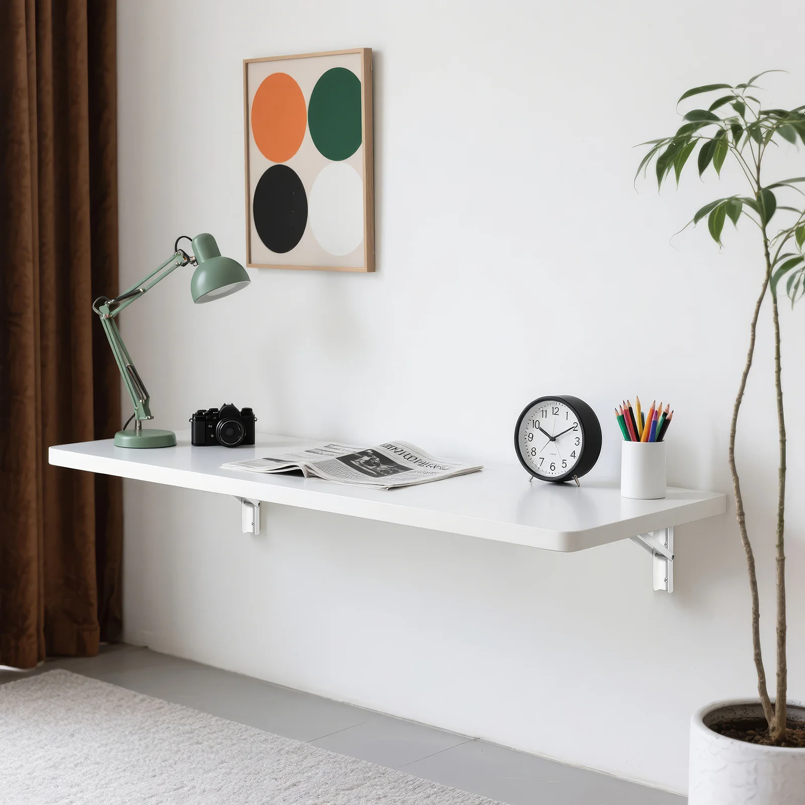 An der Wand montierter, abnehmbarer Klapptisch. Moderne, robuste Halterungen, die bis zu 200 Pfund belasten können. Klapptisch für Zuhause, Büro, Schlafzimmer