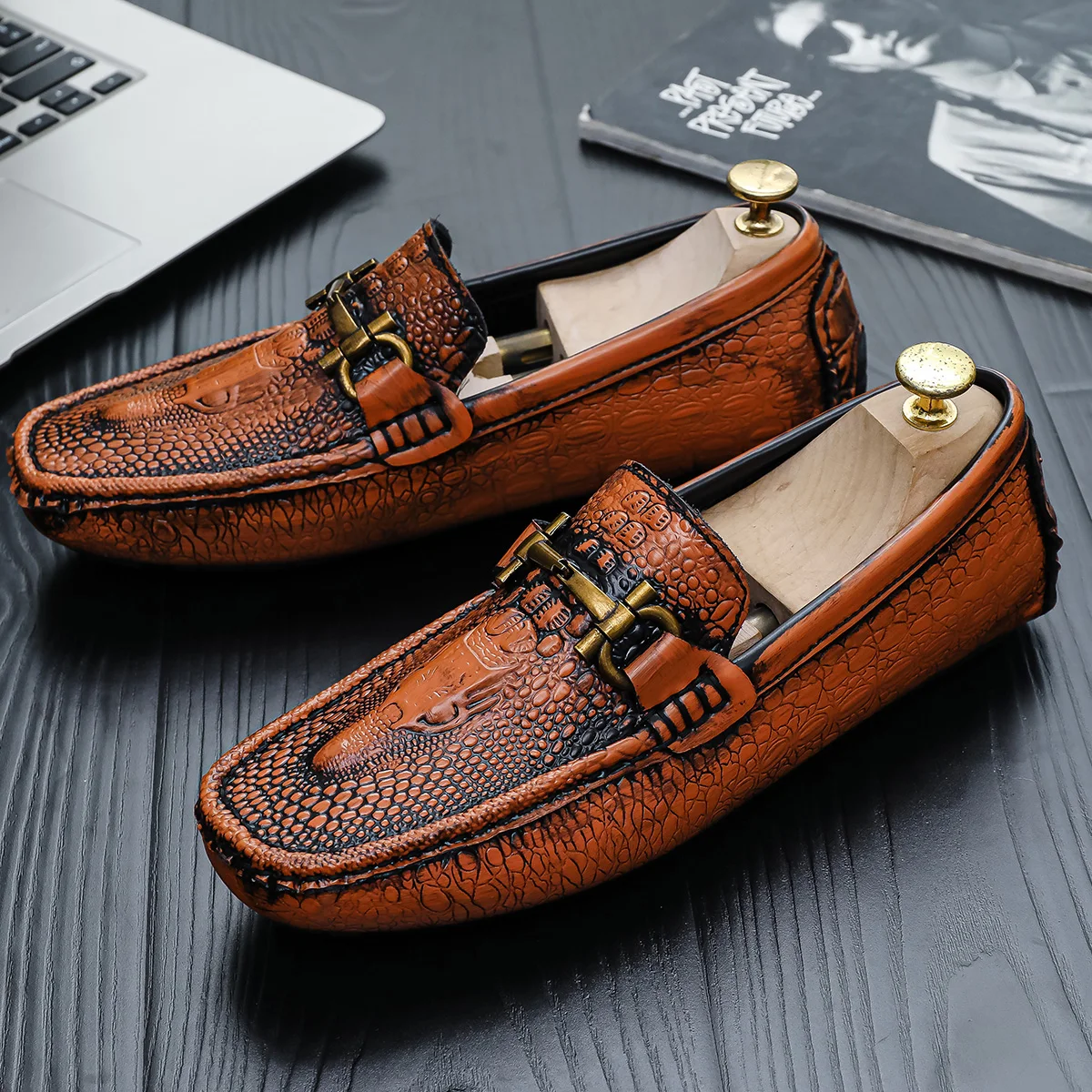 Fahrerschuhe für Herren, braun, Krokodilmuster, Loafer mit Horse-Bit-Schnalle, Slip-on, Freizeitschuhe, Business-Mokassins für Herren