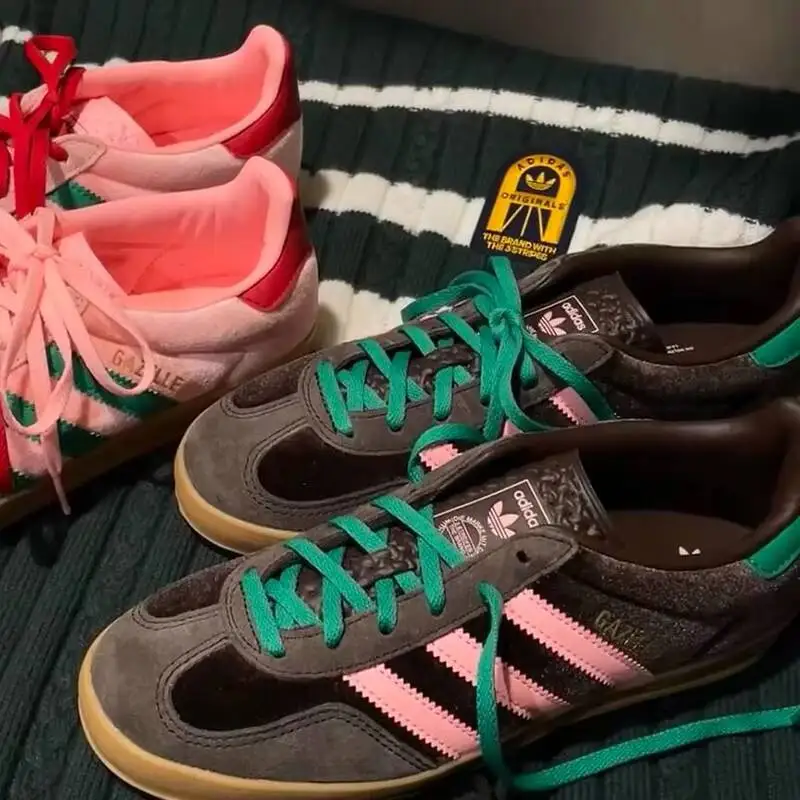 Adidas Samba 2026 New Style Damen-Freizeitschuhe, Zweierpack, Retro-Sneaker mit Samtobermaterial, JI2713/JI2714