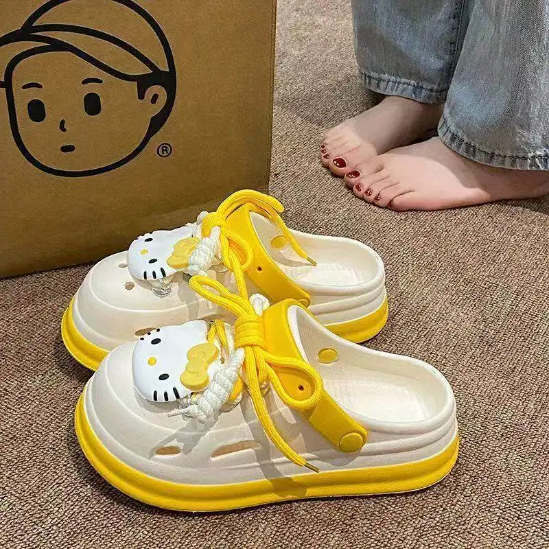 Hello Kitty bedruckte Clog-Schuhe, Anime-Cartoon-Druck, Zubehör, Sanrio, atmungsaktive, hohle Sandalen, leicht, rutschfest, Geschenke