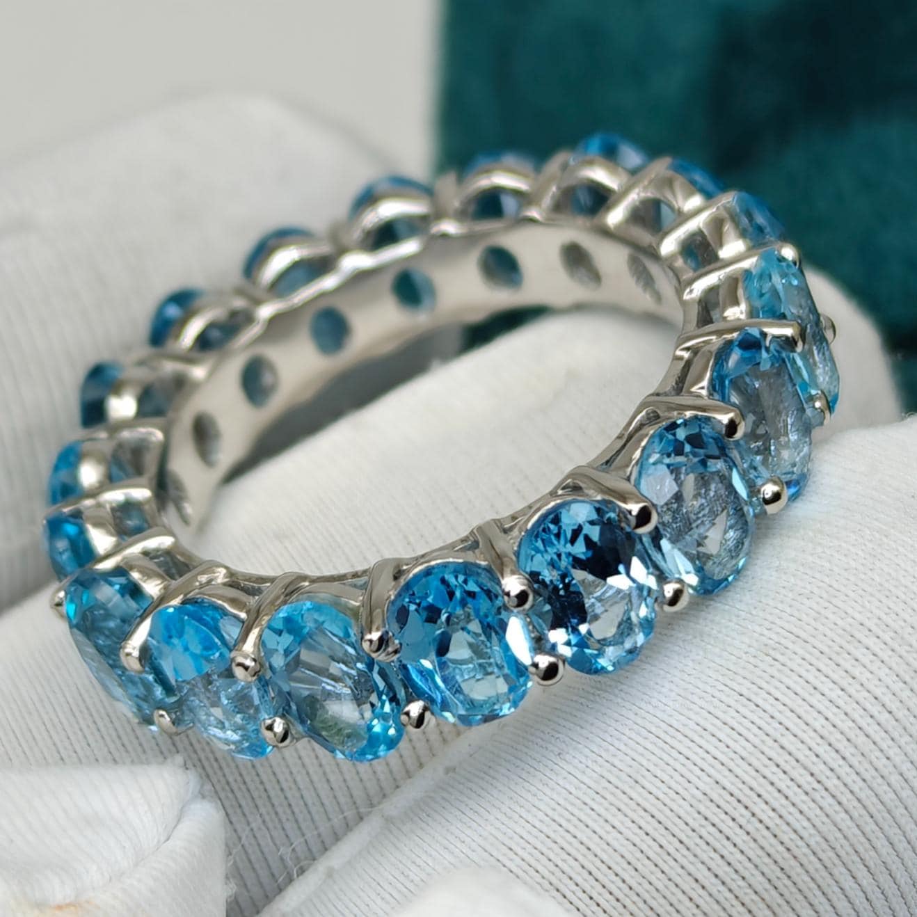 Natürliche Schweizer Blautopas Eternity Band, 925 Sterling Silber Ring, 18 Oval 6 x 4 mm facettierte Steine, Dezember Geburtsstein, zierliche stapelba