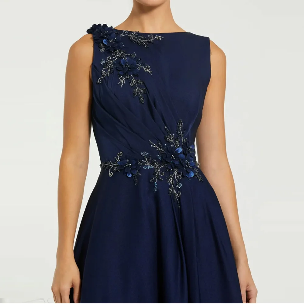Maßgeschneidertes Charmeuse-Kleid mit Schärpenfalten, Blumen und Perlenverzierung für die Brautmutter, A-Linie, U-Ausschnitt, langes Hochzeitsgastkleid Image