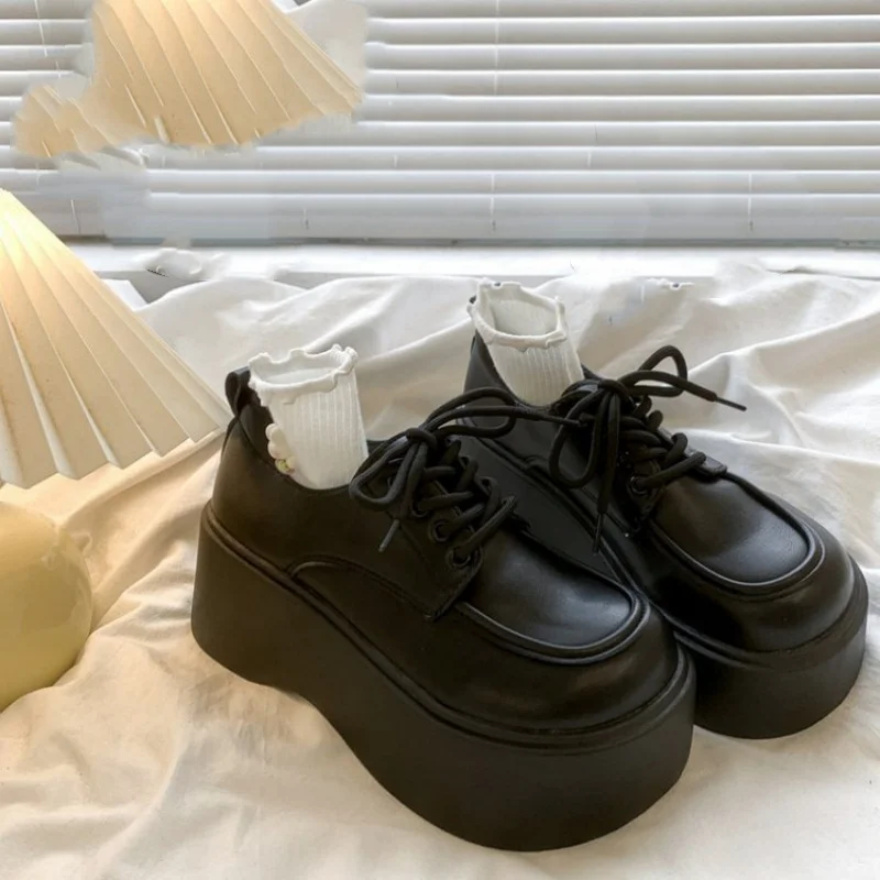 Modische neue sexy und elegante Slipper für Frühling/Herbst, runde Zehen, bequem, dicke Sohle, rutschfest, lässige Sportschuhe für Damen