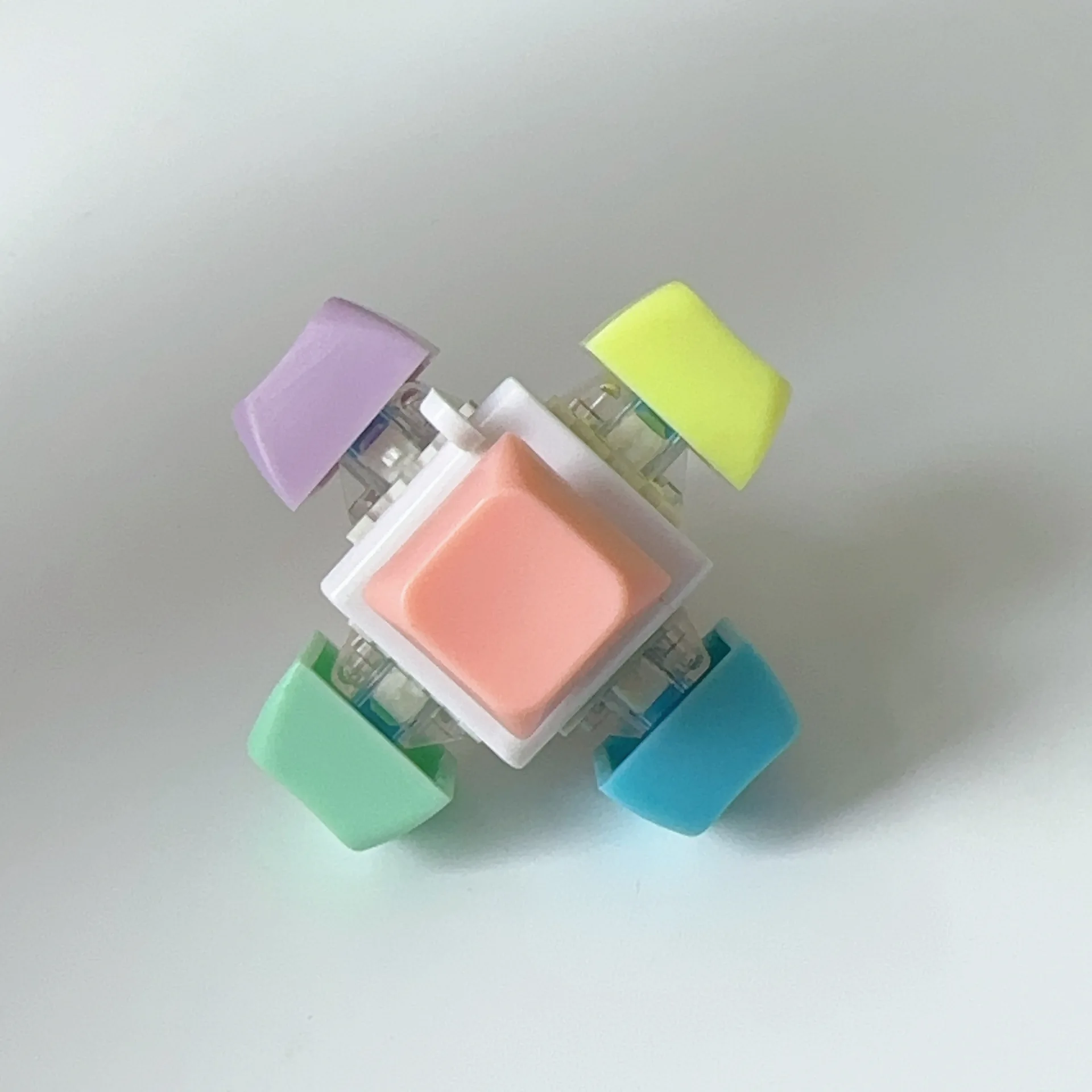 Tastatur-Tastenmodell Tastenknopf Keycap Fidget Schlüsselanhänger Tastatur-Klicker Spielzeug Tastatur-Würfel Spielzeug für Erwachsene Geschenke zum Stressabbau Image