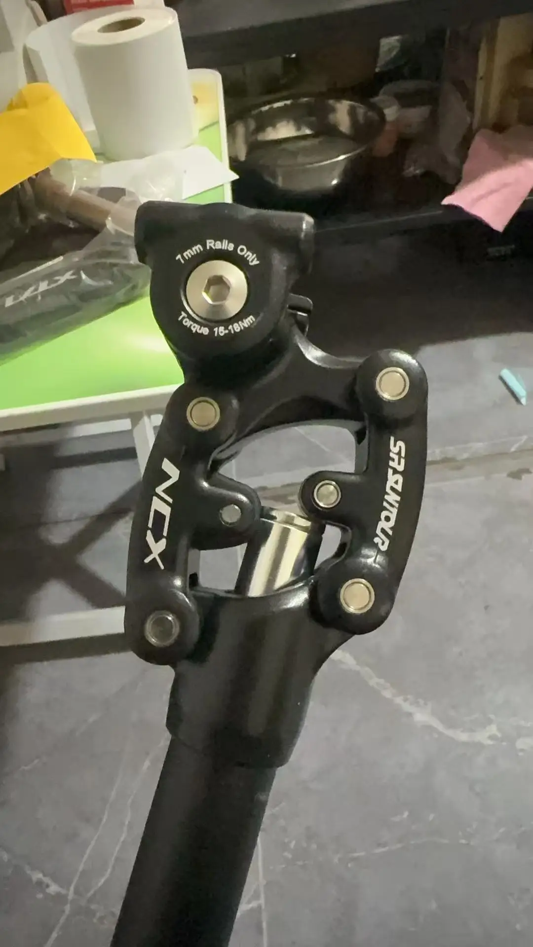 27,2mm 31,6mm SunTour NCX Taiwan Faltbare Stoßdämpfende Sattelstütze MTB Mountainbike Sattelrohr Faltbarer Dämpfer Fahrrad-Zubehör Image