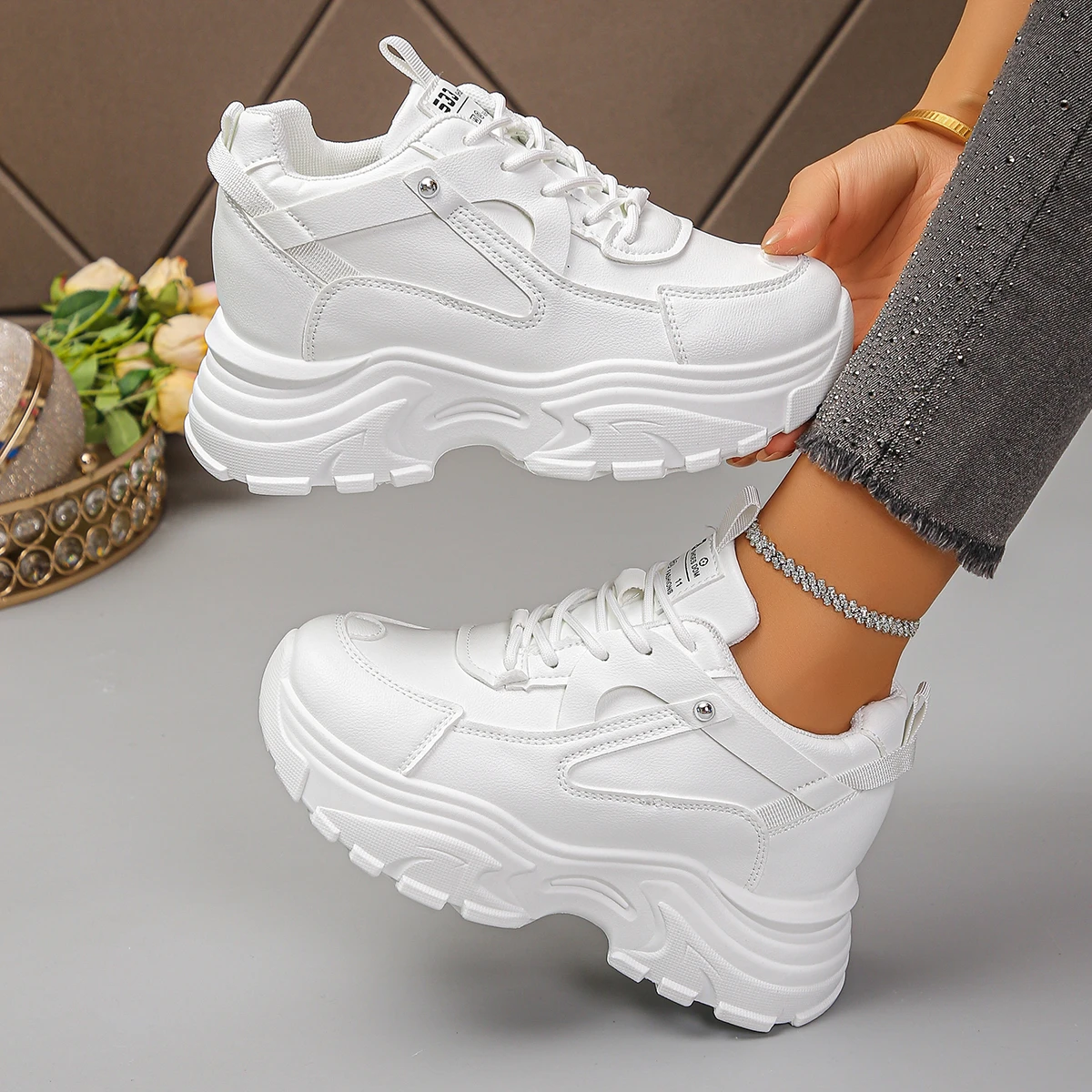 Modische weiße Plateau-Sneaker für Damen, dicke Sohle, rutschfeste Sportschuhe für Damen, Schnür-Höhenerhöhung, klobige Turnschuhe, Größe 35–42