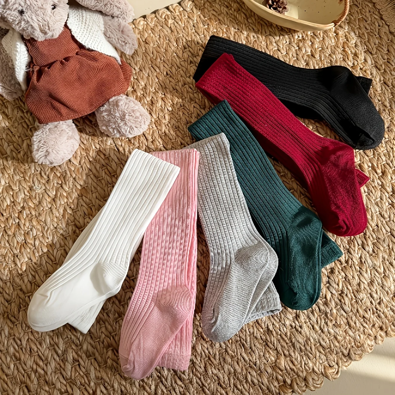 A pair of double needle children's leggings with good elasticity, suitable for babies aged 0-4 years old