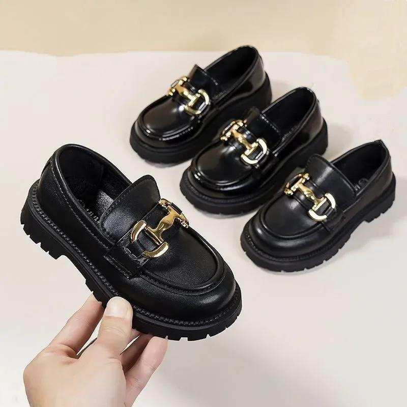 Loafer für Kinder, Plattform, schwarzes Lackleder, Kette, modisch, für Jungen und Mädchen, flache Schuhe, neue vier Jahreszeiten, eleganter 26–36 Kinderschuh