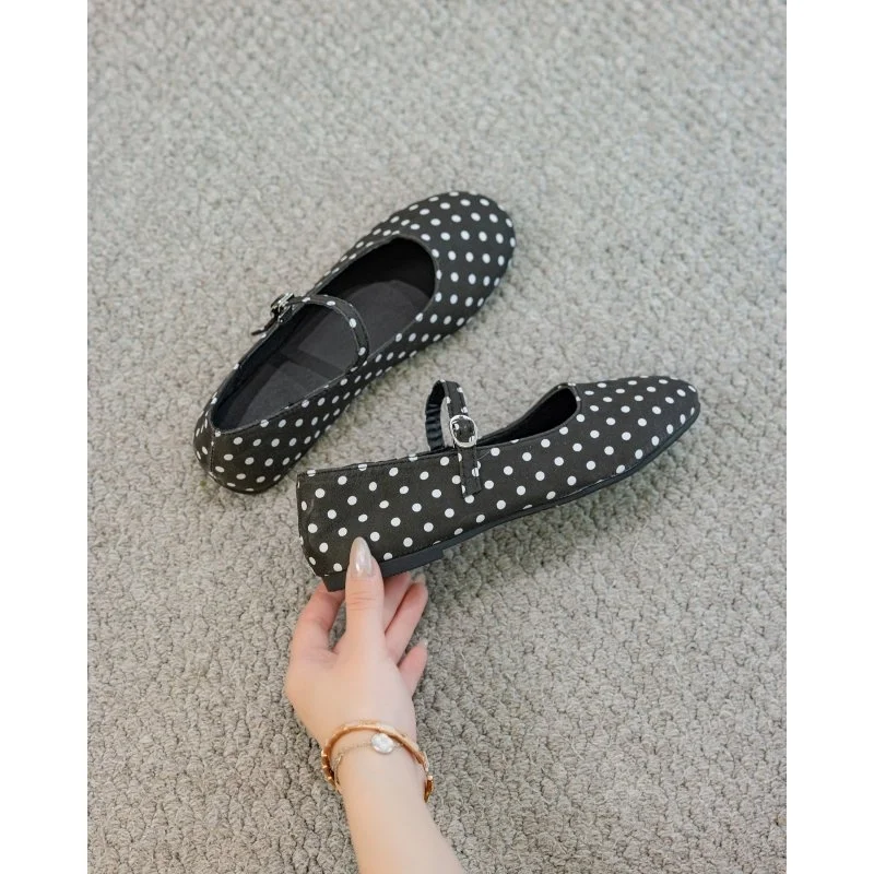 Vintage Mary-Jane-Schuhe im britischen Stil mit braunen Punkten, flache Schuhe, bequeme Damenschuhe aus Stoff mit Punktmuster und Schnallenriemen, Artist