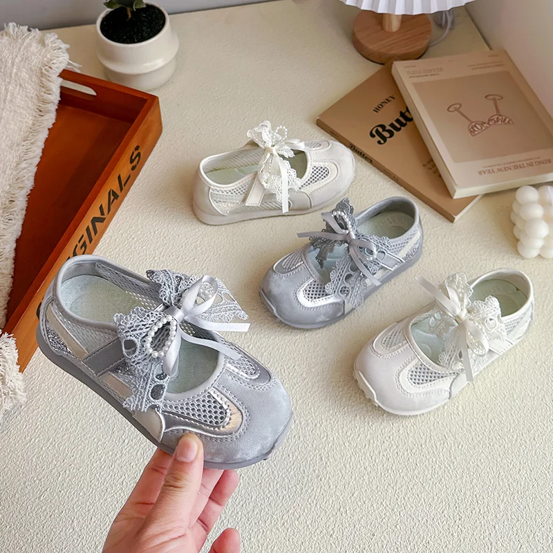 Freizeitschuhe für Kinder, Sneakers, Mesh-Schleife, Frühlings- und Sommerschuhe für Mädchen, rutschfest, atmungsaktiv, weicher Boden, weiß-silberne Schuhe, Größe 23–36