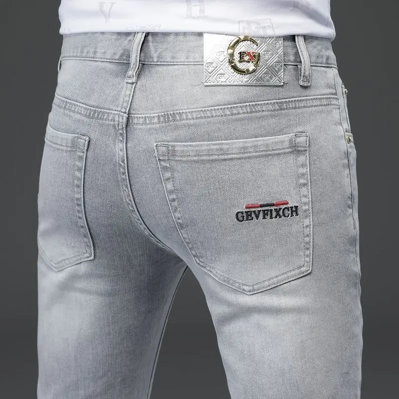 High-end-Gestickte Jeans Männer der Sommer Marke Schlank anliegende Kleine Füße Elastische Koreanische Dünne Beiläufige Männer Arbeit hosen Pantalon Homme Image