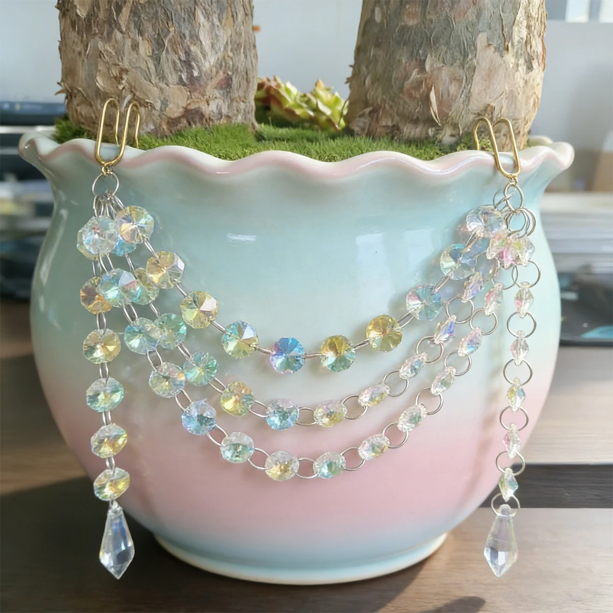 Crystal Hanging Decorations, Flowerpot Sun Catcher Ornaments, Sun Catcher Light-Catching Garden Decorations, Bohemian Style Garden Decor, Creating a Dreamy Rainbow-Like Atmosphere