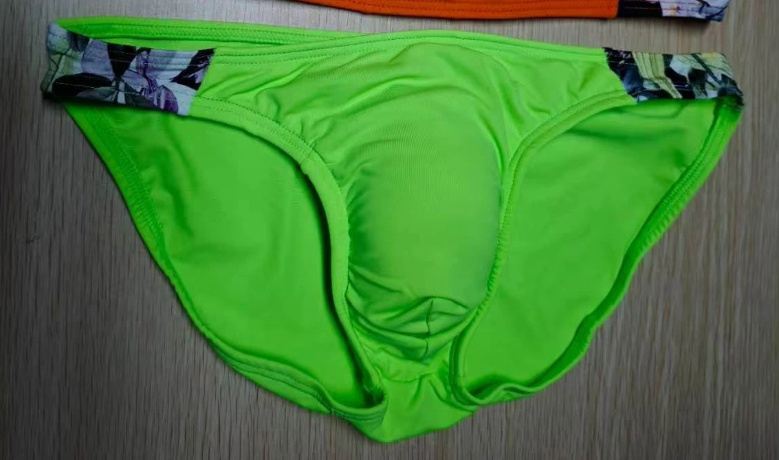 Modische, hochgeschnittene, klassische Herren-Badehose in einfarbigem Design für den Strand BS433 Image