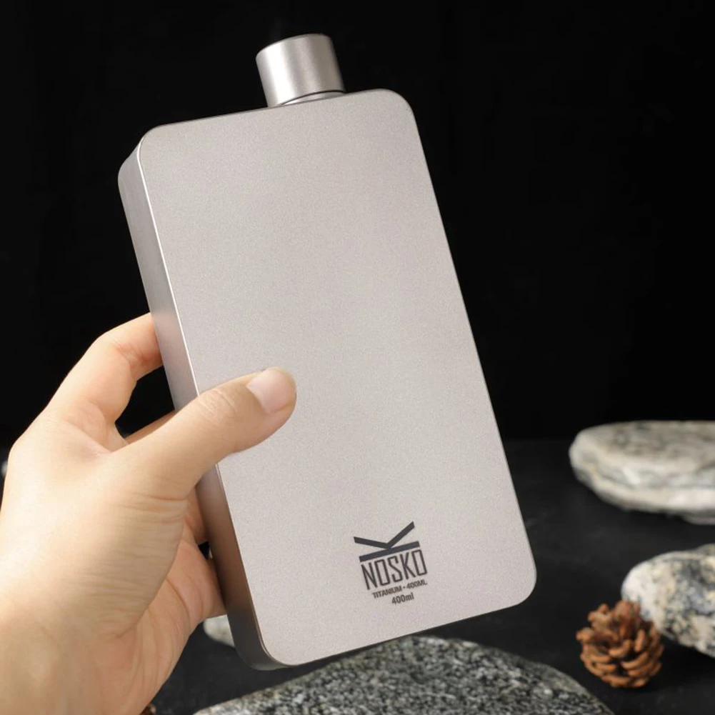 Titan-Weinflaschen-Set mit Trichter, 400 ml tragbare Reise-Whisky-Flasche, TA-1-Titanmaterial, sanftes Ausgießen, auslaufsicher Image