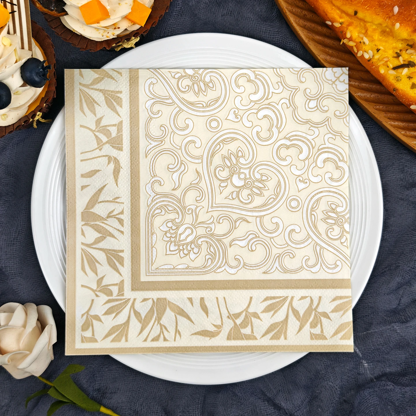 20/50 Stück 33*33cm 2-lagige Servietten mit chinesischem Goldmuster. Geeignet für Themenpartys, Party-Servietten für lebhaften Geselligkeit. Image