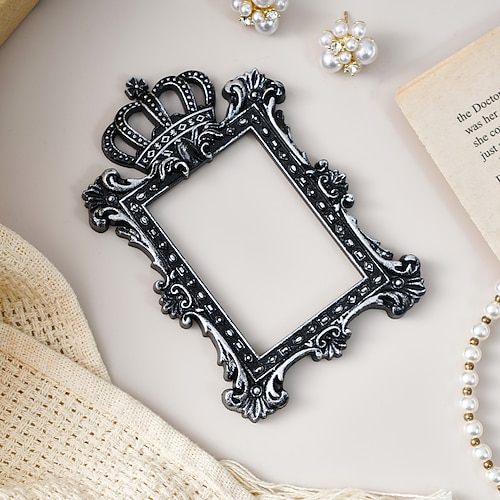 1 Stück, Mini-Fotorahmen aus französischem Kunstharz, schwarz-vergoldet, dreidimensional graviert, geeignet als Foto-Requisite, Tischdekoration oder für Hochzeitsarrangements Image