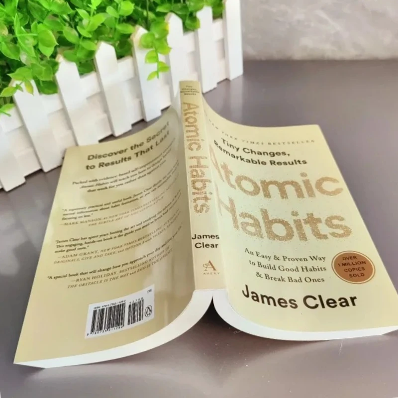 Atomic Habits ist ein beliebtes Buch über die Entwicklung guter Gewohnheiten, hochwertige, effiziente und leicht verständliche Methoden, um schlechte Gewohnheiten zu beseitigen. Image