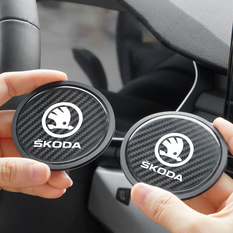 Mode Auto Untersetzer Wasserdichte Rutschfeste Matte Wasser Tasse Slot Für Skoda Kodiaq Fabia Kamiq Karoq Octavia 3 A5 A7 schnelle Scala Kami Image