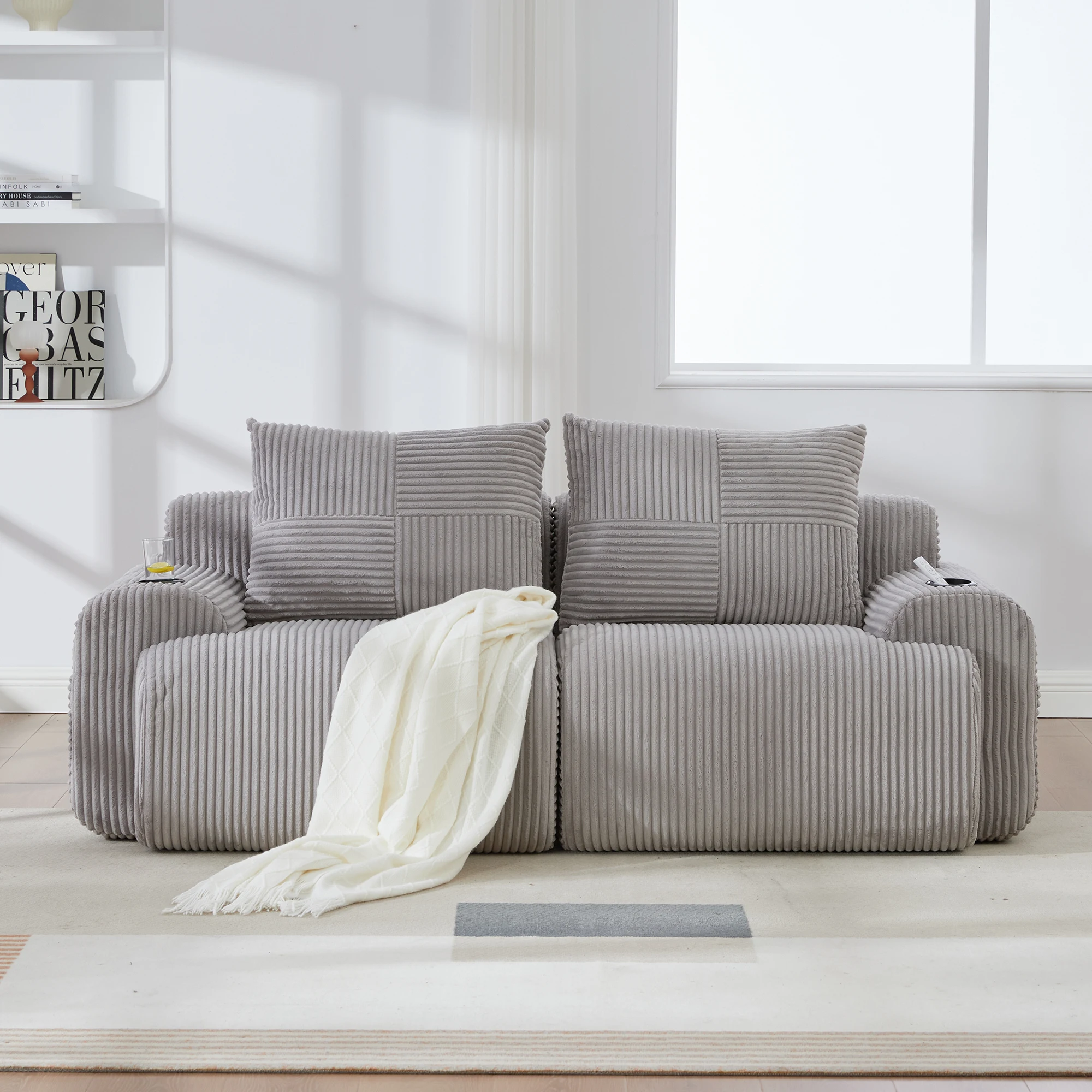 Modulares 2-Sitzer-Sofa, Getränkehalter, Seitentasche, stabile Struktur, Wohnzimmer, praktischer Stauraum, hellgrauer Cord Image