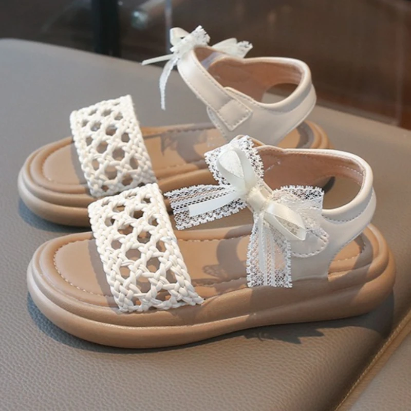 2026 Modische Schleifendesign-Mädchensandalen Niedliche Ausgehöhlte Strandschuhe Kinder Sommer Outdoor Coole Sandalen Rutschfeste Kinderschuhe