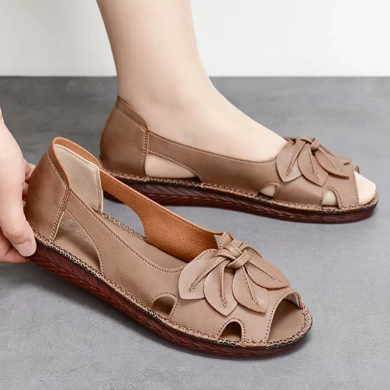 Luxus Mittelalter Frau weiche Lederschuhe Damen Sandalen Sommer plus Größe 42 weites Bein Mutter lässig Walking Peep Toe Schuhe