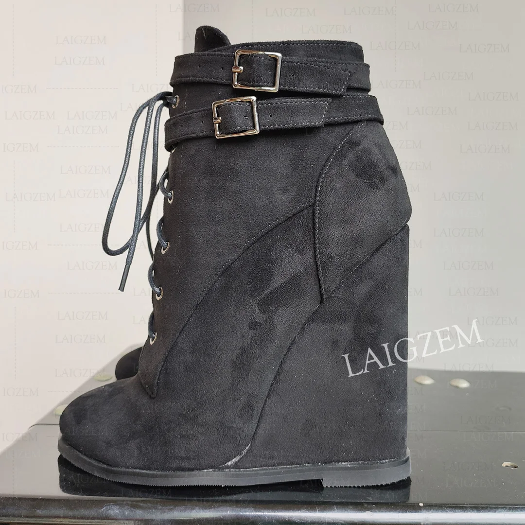 BERZIMER Stiefeletten mit seitlichem Reißverschluss, Wildlederimitat, hohe Absätze, runde Zehenpartie, Keilabsatz, kurze Stiefeletten, Damenschuhe, große Größen 41, 43, 47, 52
