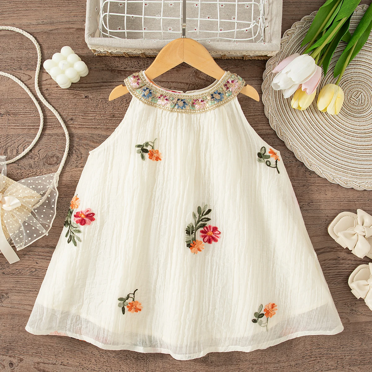 Mädchenkleider Sommer Blumenstickerei Baumwolle Neckholder Baby Mädchenkleider Niedliche Mädchen Strandkleider Baby Mädchenkleidung Image