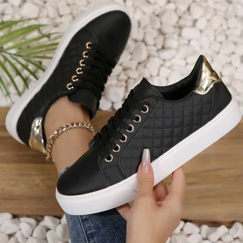 Größe 35-41 2024, weiße Turnschuhe für Damen, Frühling und Herbst, Damenmode, schwarze Schnürung, weiche Sohle, PU-Lederschuhe, Damen-Freizeitschuhe