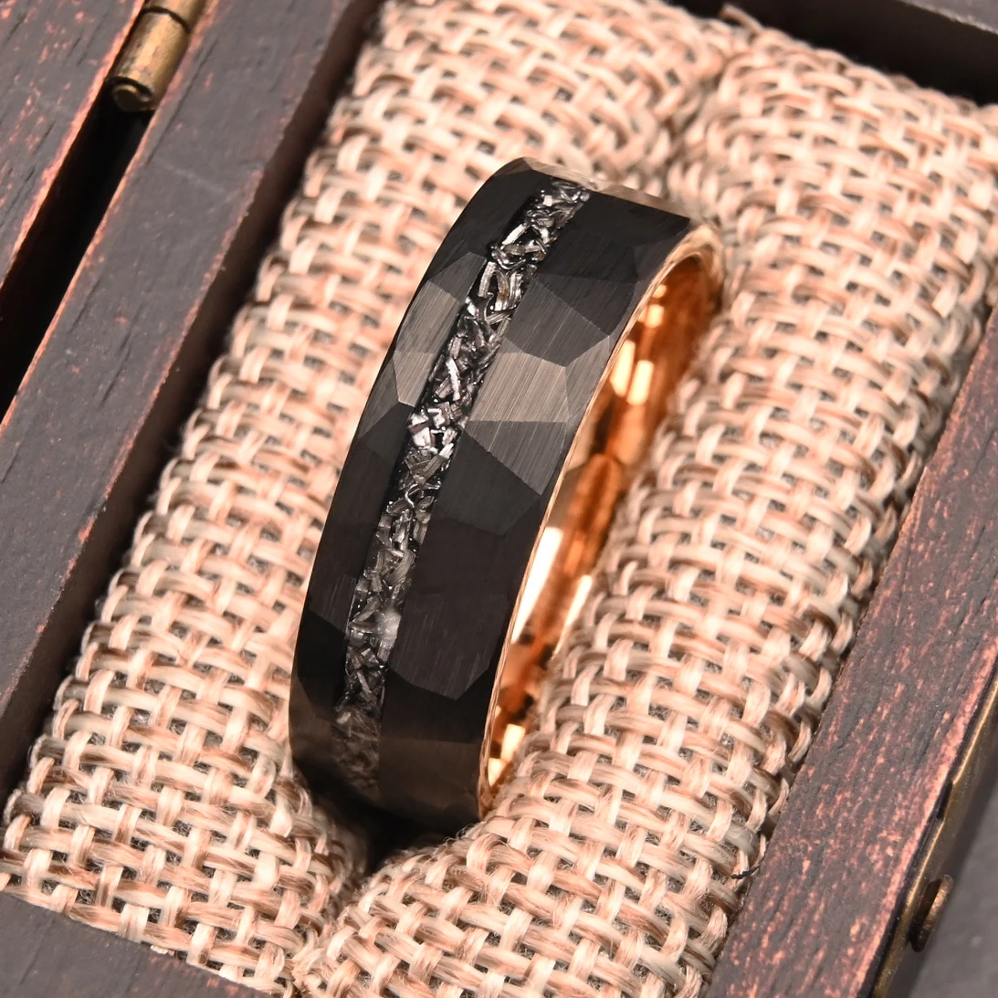 8MM Meteorit-Wolframcarbid-Ring Herren-Eheringe Anillos Bague Homme Paar Verlobungsringe Modeschmuck Verlobungsringe Image