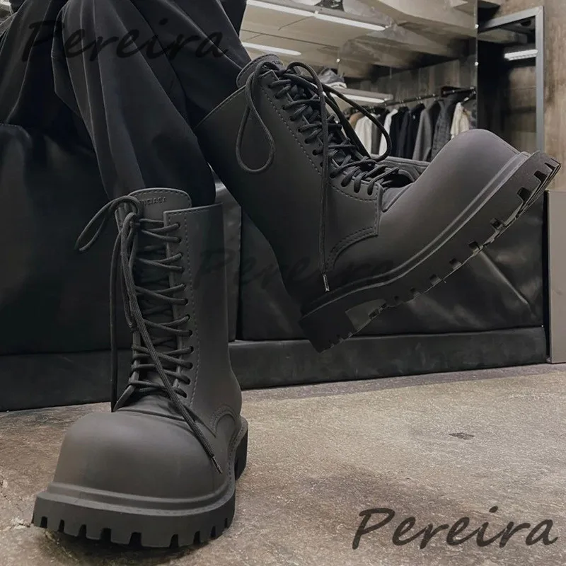 Schwarze Herren-Ritterstiefel mit dicken Sohlen, Punk, große runde Zehen, Schnür-Motorradstiefel, Herbst-Winter-Straße, trendige Schuhe