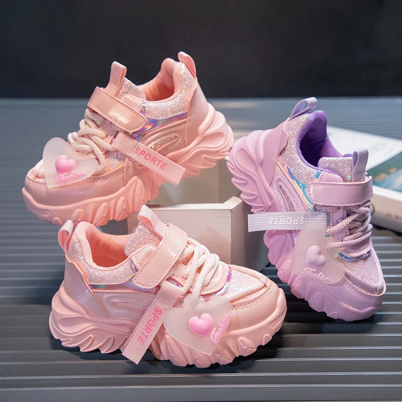 Mädchen-Sportschuhe, Kinder-Laufschuhe für die Schule, modisch, niedlich, glänzend, rutschfest, Kinder-Freizeitschuhe mit Herz, Frühling und Herbst