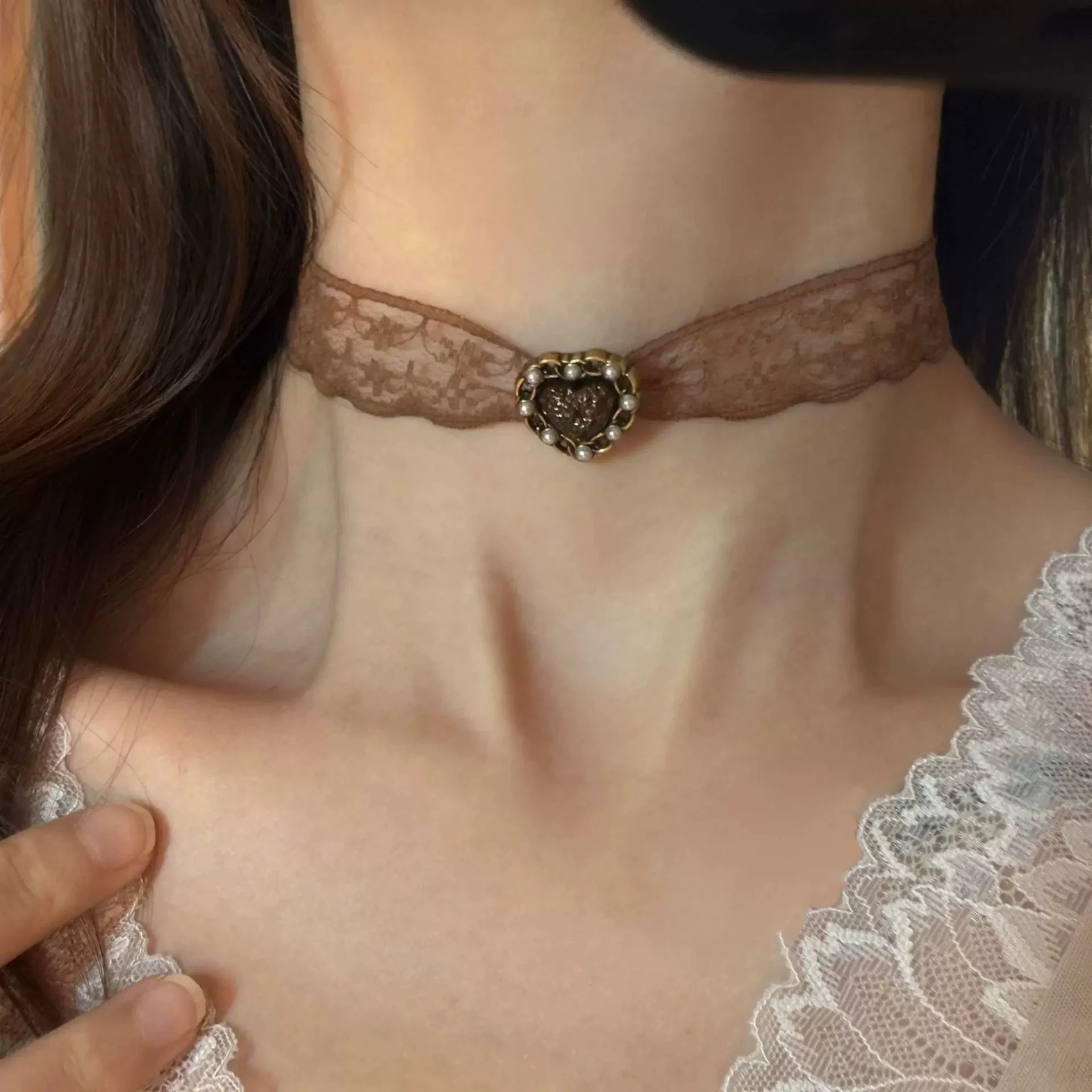 Collier ras du cou tendance 2026 avec perles vintage et cœur pour femme, collier en dentelle, bijoux de clavicule, accessoires pour femme, cadeau pour fille