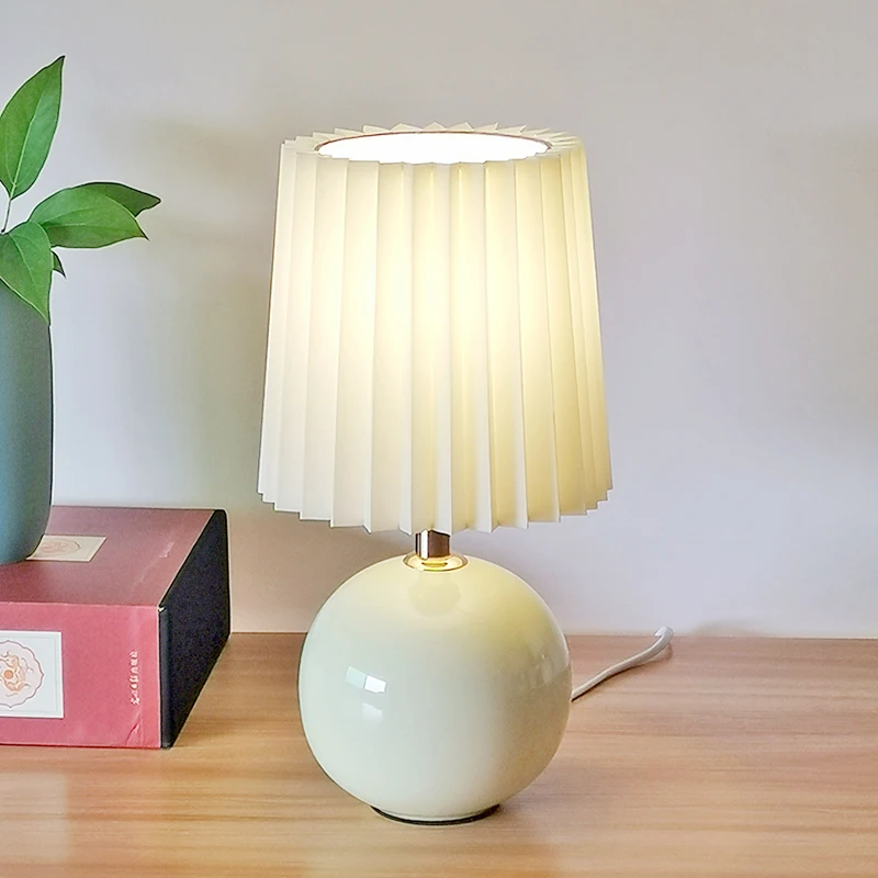 Lampe contemporaine en céramique pour chambre à coucher, table de chevet, lampe de bureau, lampe de chambre pour enfants et filles, lampe britannique chaude, lampe lavable