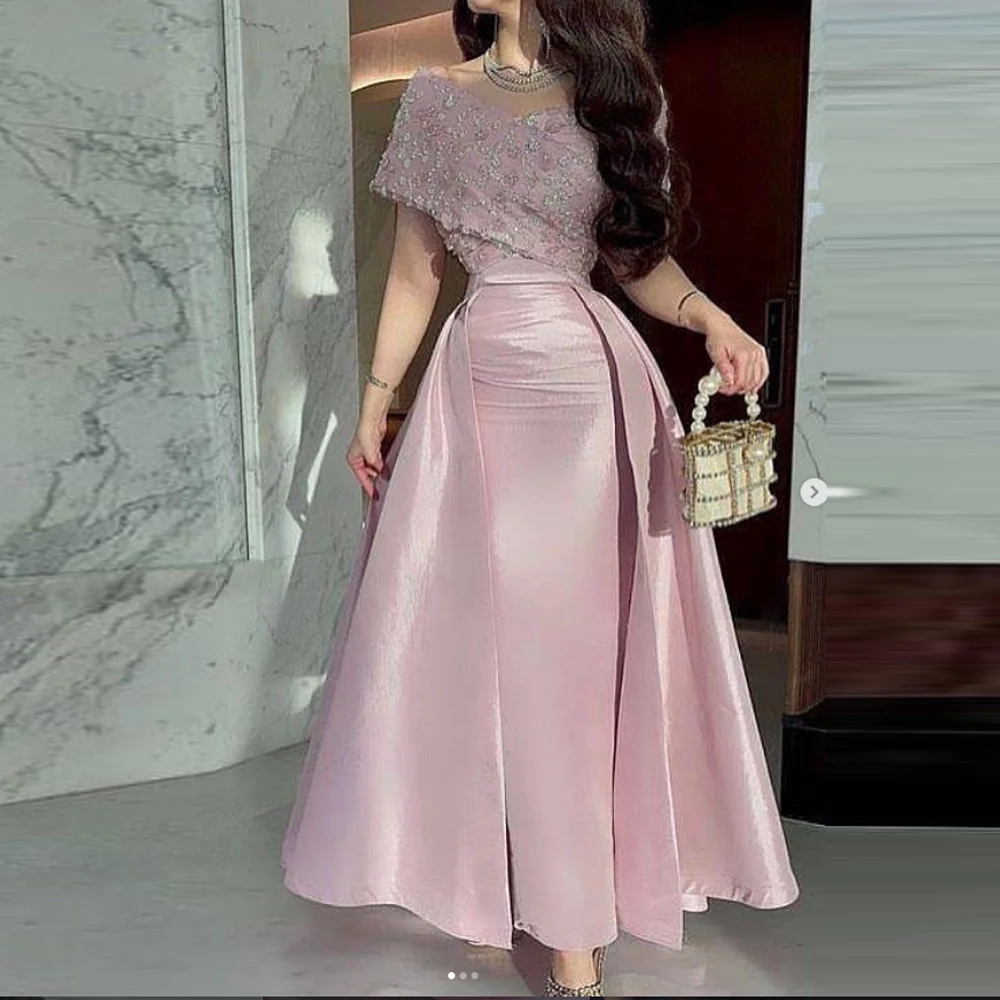 Maßgeschneiderte 2026 Off-Shoulder Dubai Abendkleider mit rosa Blumenapplikationen, Pailletten und Satin – Neues Ballkleid Image