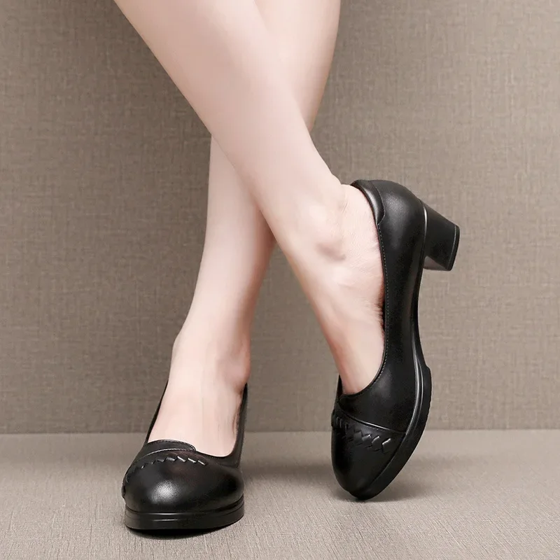 4 cm kleine große Größe 32–43, atmungsaktiv, bequem, zum Hineinschlüpfen, weiche Lederschuhe, Damen, Frühling, 2025, Med-Schuhe mit quadratischen Absätzen für Arbeit, Mutter