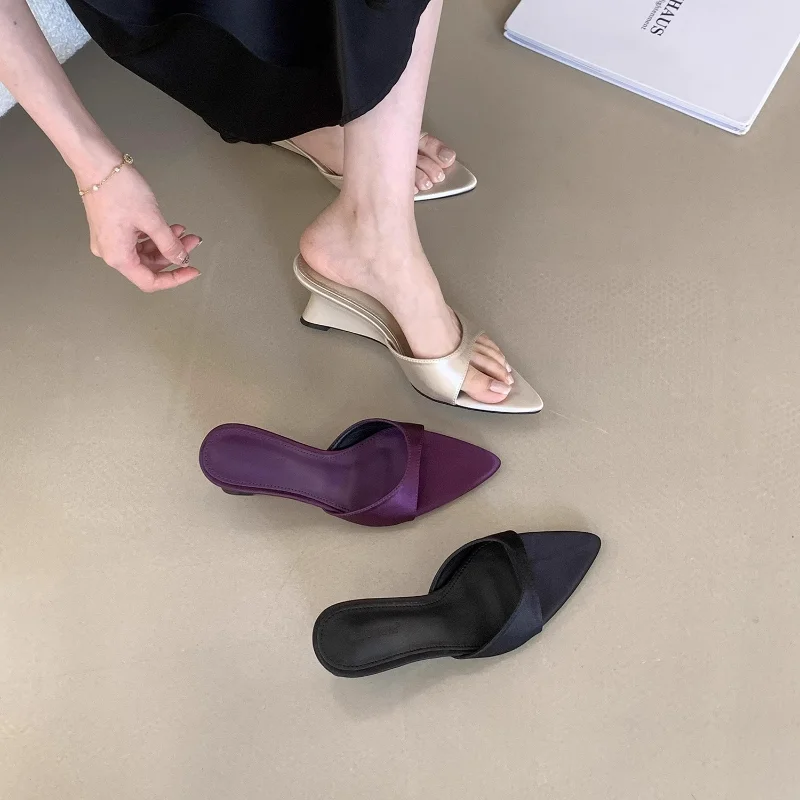 2026 Sommer Mode Spitze Damen Pantoletten Keilabsatz Mittelhohe Schuhe Designer Sandalen Kleid Party Flip-Flops Große Größen 35-40